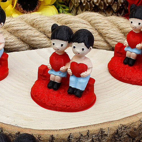 3D Bankta Oturan Kalp Tutan Romantik Çift Teraryum Obje 5x5 cm - Toptanalim (1)