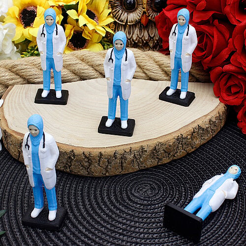 3D Başörtülü Kadın Doktor Teraryum Obje Mavi 3x8,5 cm - Toptanalim