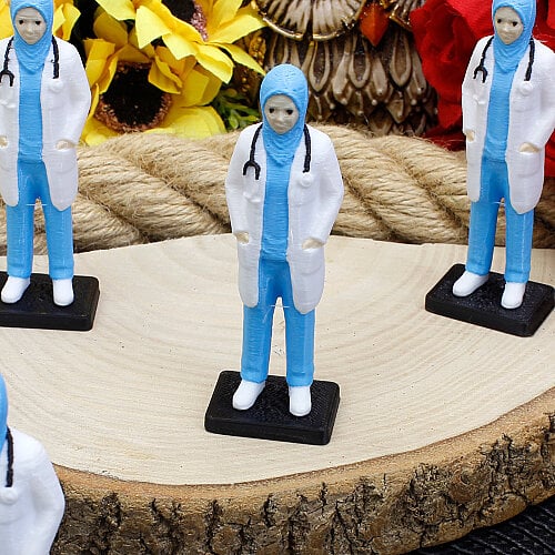 3D Başörtülü Kadın Doktor Teraryum Obje Mavi 3x8,5 cm - Toptanalim (1)