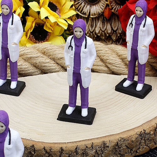 3D Başörtülü Kadın Doktor Teraryum Obje Mor 3x8,5 cm - Toptanalim (1)