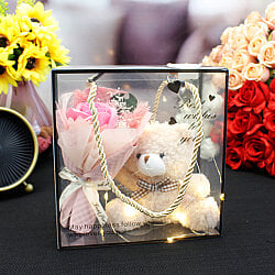 Asorti Işıklı Just For You Peluş Ayıcıklı Gül Buketi Saplı Asetat Kutulu Aranjman - 3