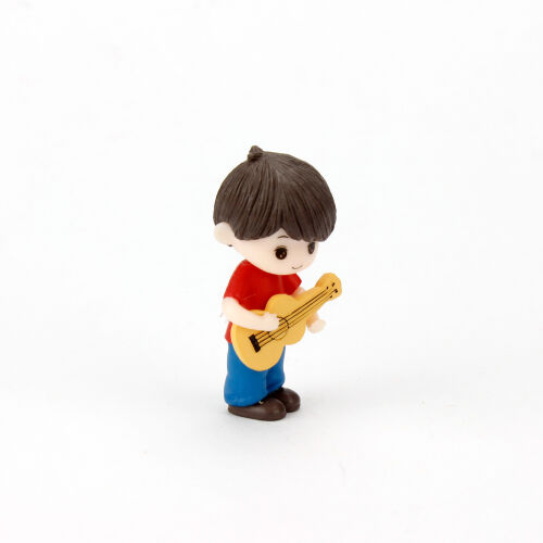 Büyük Boy Kırmızı Tişörtlü Gitar Çalan Erkek Plastik Teraryum Obje - 2