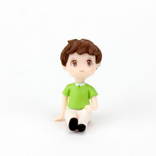 Büyük Boy Yeşil Tişörtlü Oturan Erkek Plastik Teraryum Obje - 2
