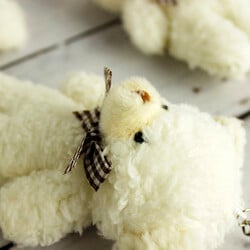 Tüylü Ekose Fiyonk Peluş Ayıcık Anahtarlık Beyaz 12'li Paket - 3