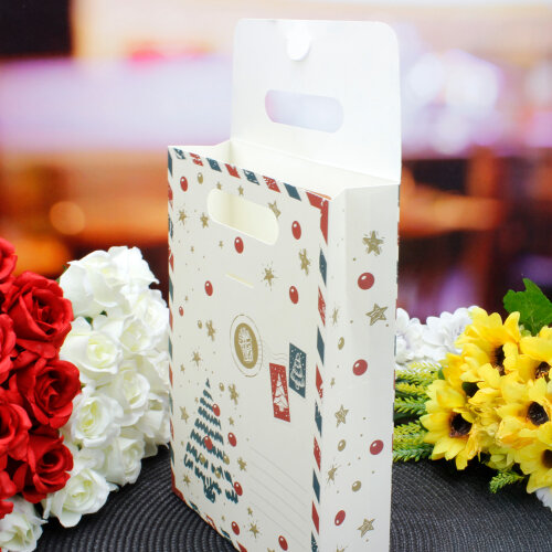 Desenli Yılbaşı Hediye Çantası Krem 25CM - Kare Dekor (1)