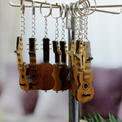 El Yapımı Ahşap Gitar Anahtarlık 12'Li Paket - 1